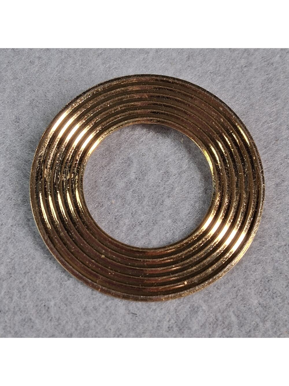 Gold Tone Flat Pressed Metal Round Brooch Lightweight Simple Classic